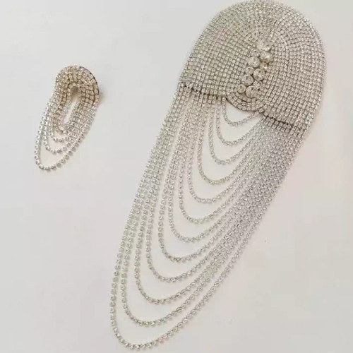 ست سردوشی و یه جفت گوشواره